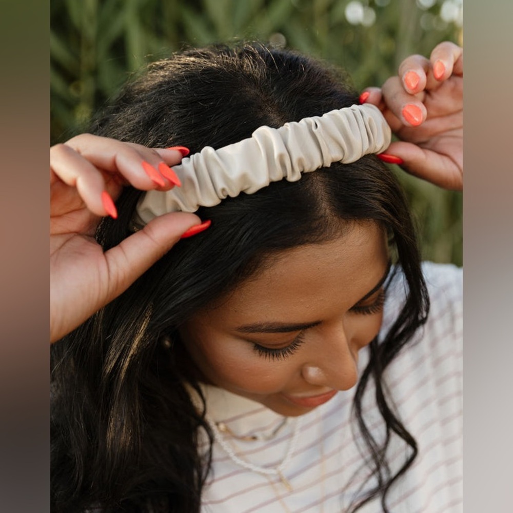 New🌟Anthropologie-Elegant Faux Leather Cream Headband